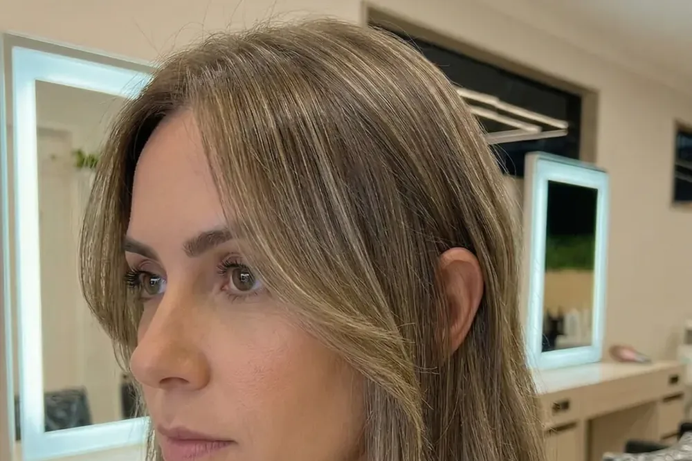 Corte long bob de base reta, prático de manter no dia a dia — Studio Brün salão de beleza Recife