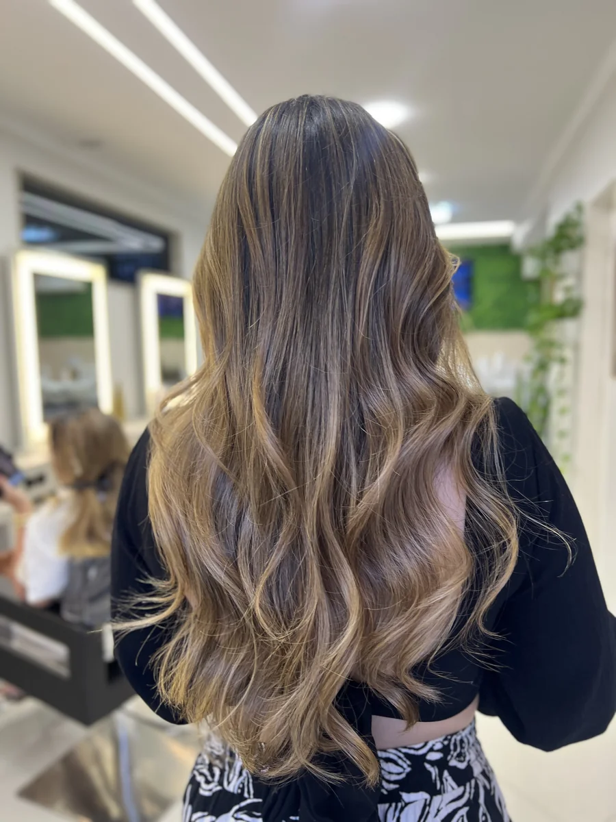 Balayage em cabelo castanho — mechas em Recife, Studio Brün