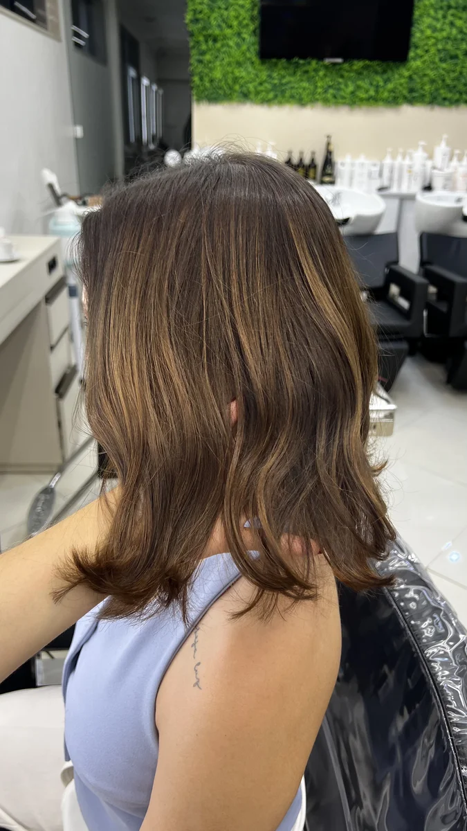 Balayage morena iluminada feita em Recife — Studio Brün