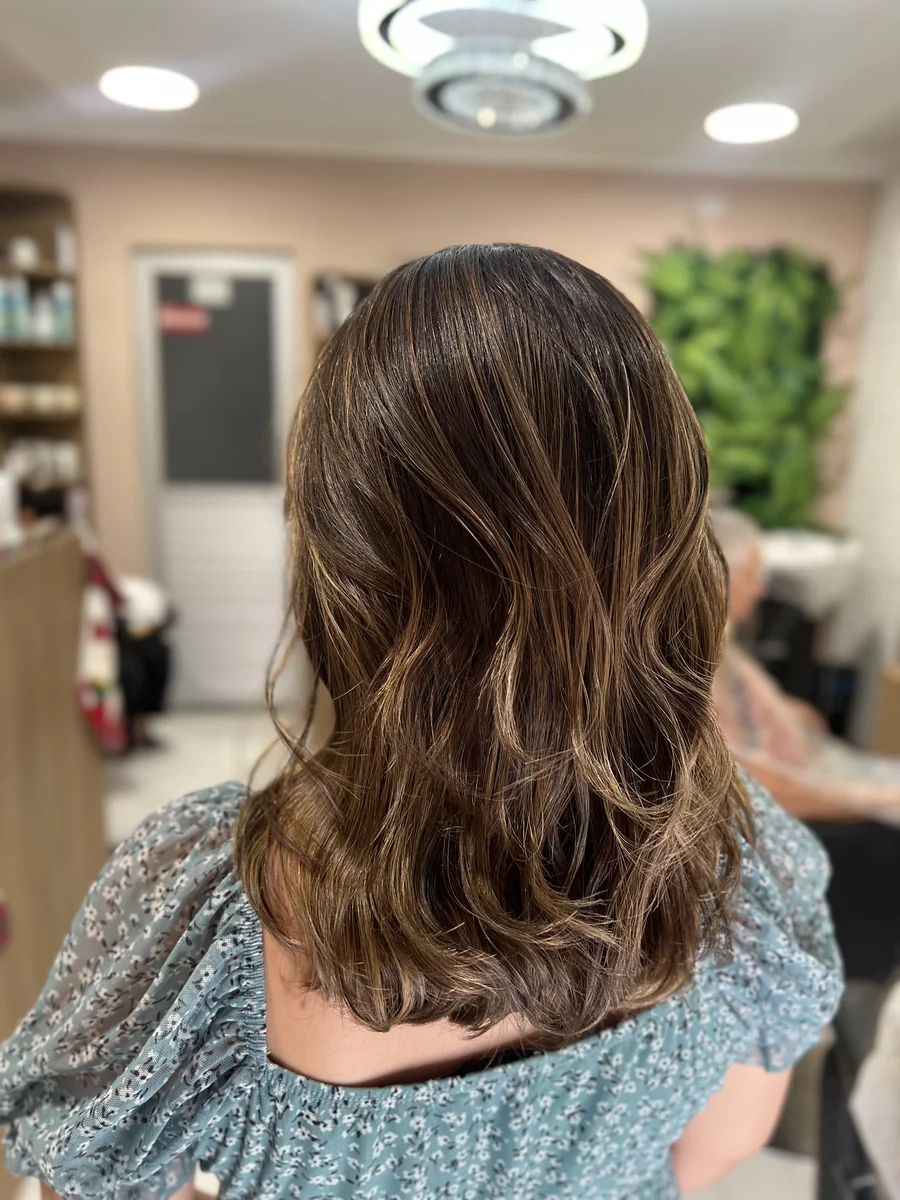 Mechas naturais em cabelo escuro — melhor salão de mechas em Recife